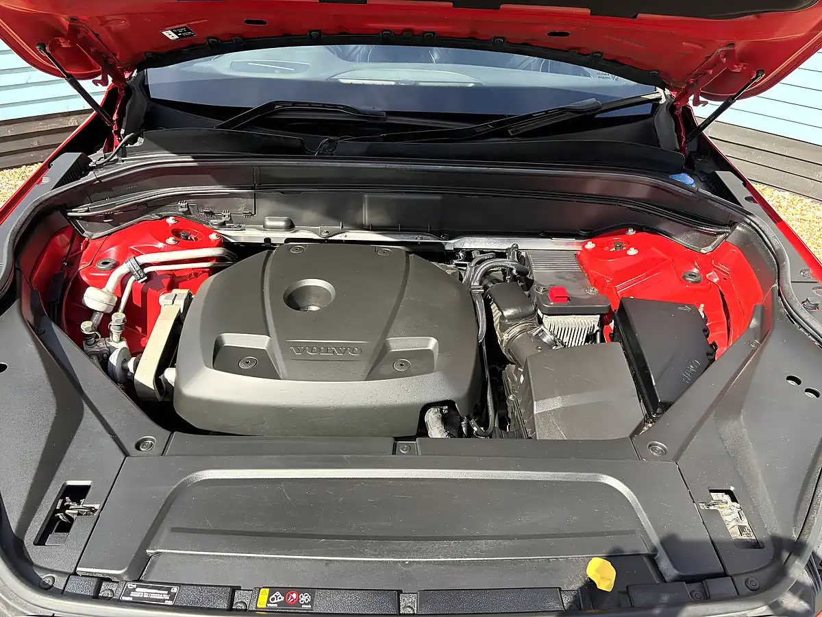 Used 2016 Volvo XC90 R-Design Passion Red - Interior and Exterior details 17