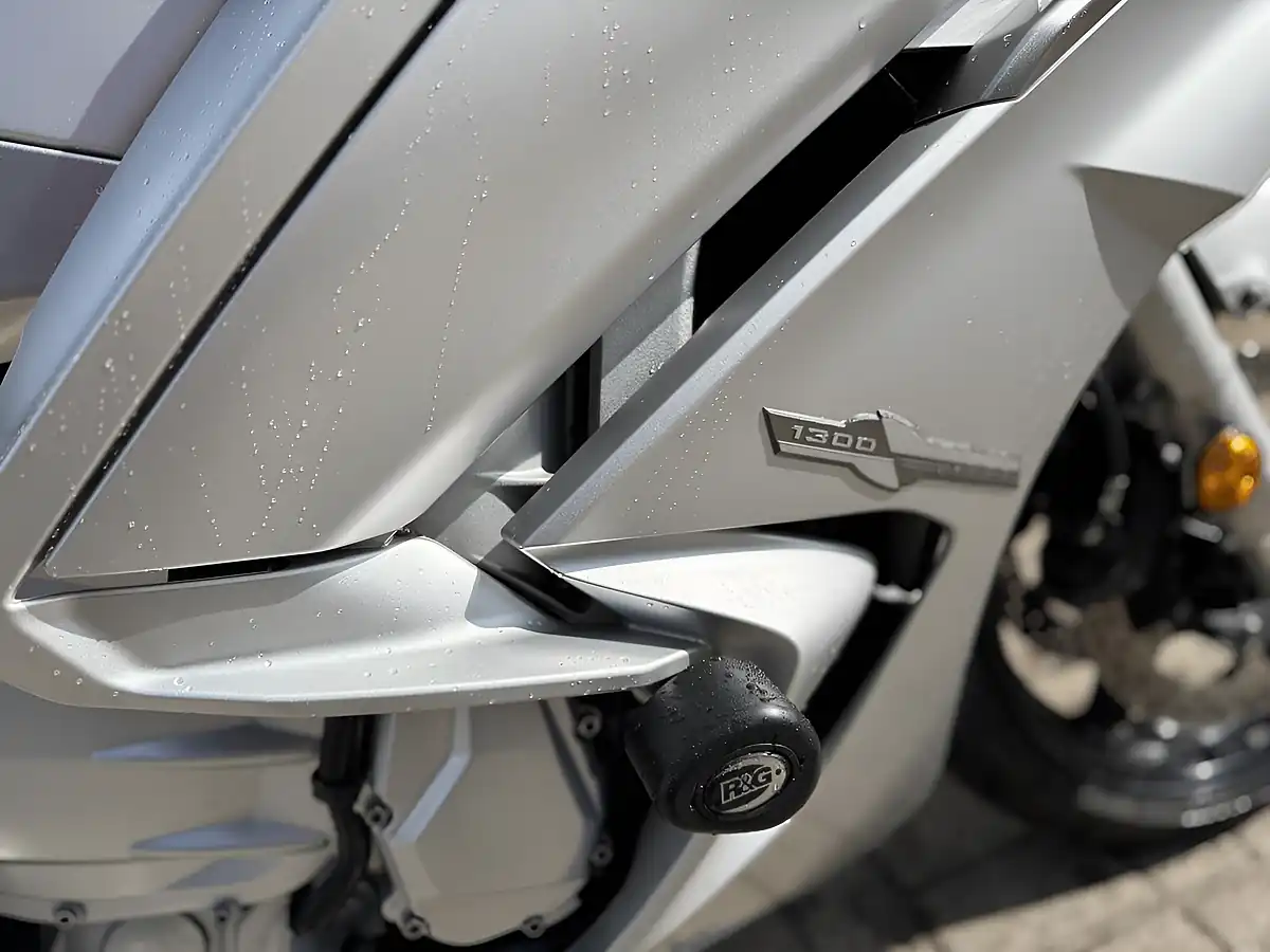 Used 2016 Yamaha FJR1300 a Silver - Interior and Exterior details 12