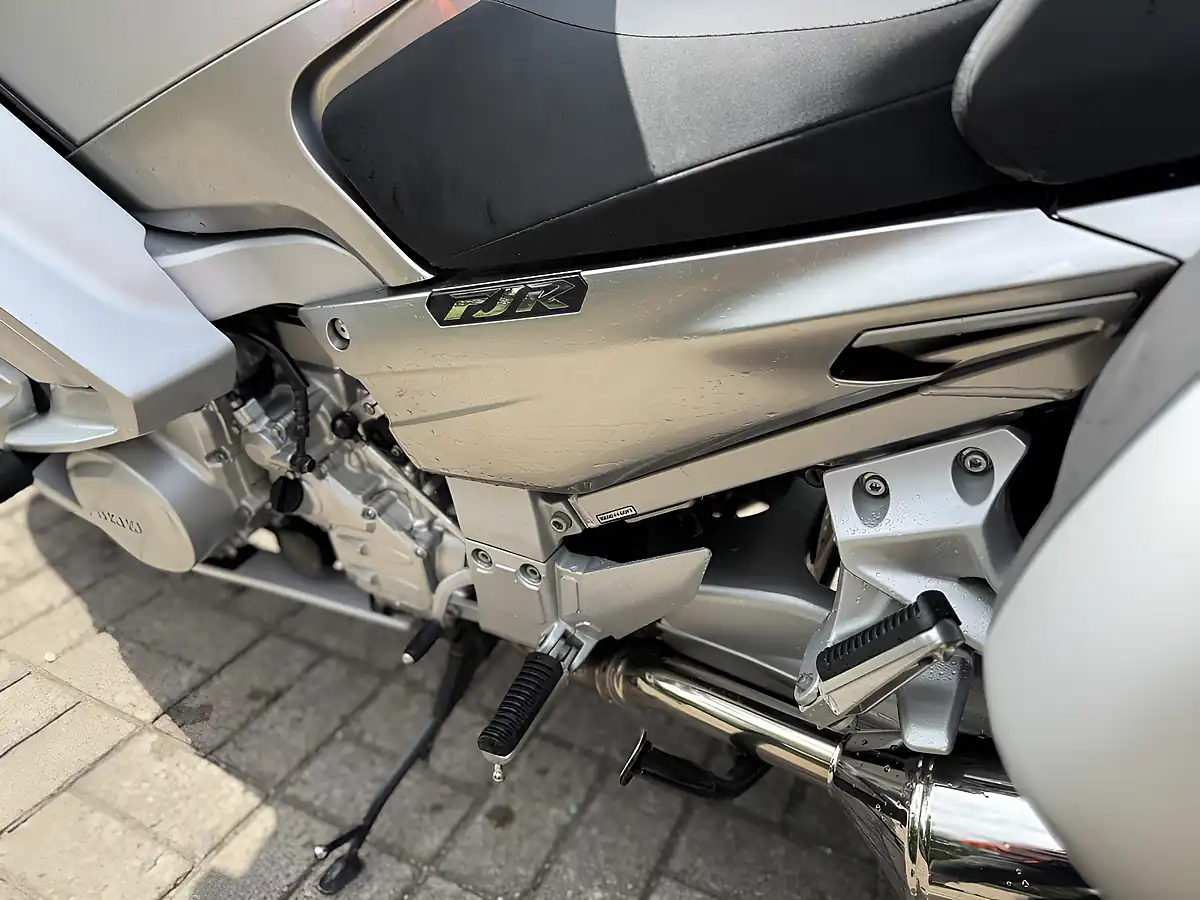 Used 2016 Yamaha FJR1300 a Silver - Interior and Exterior details 17