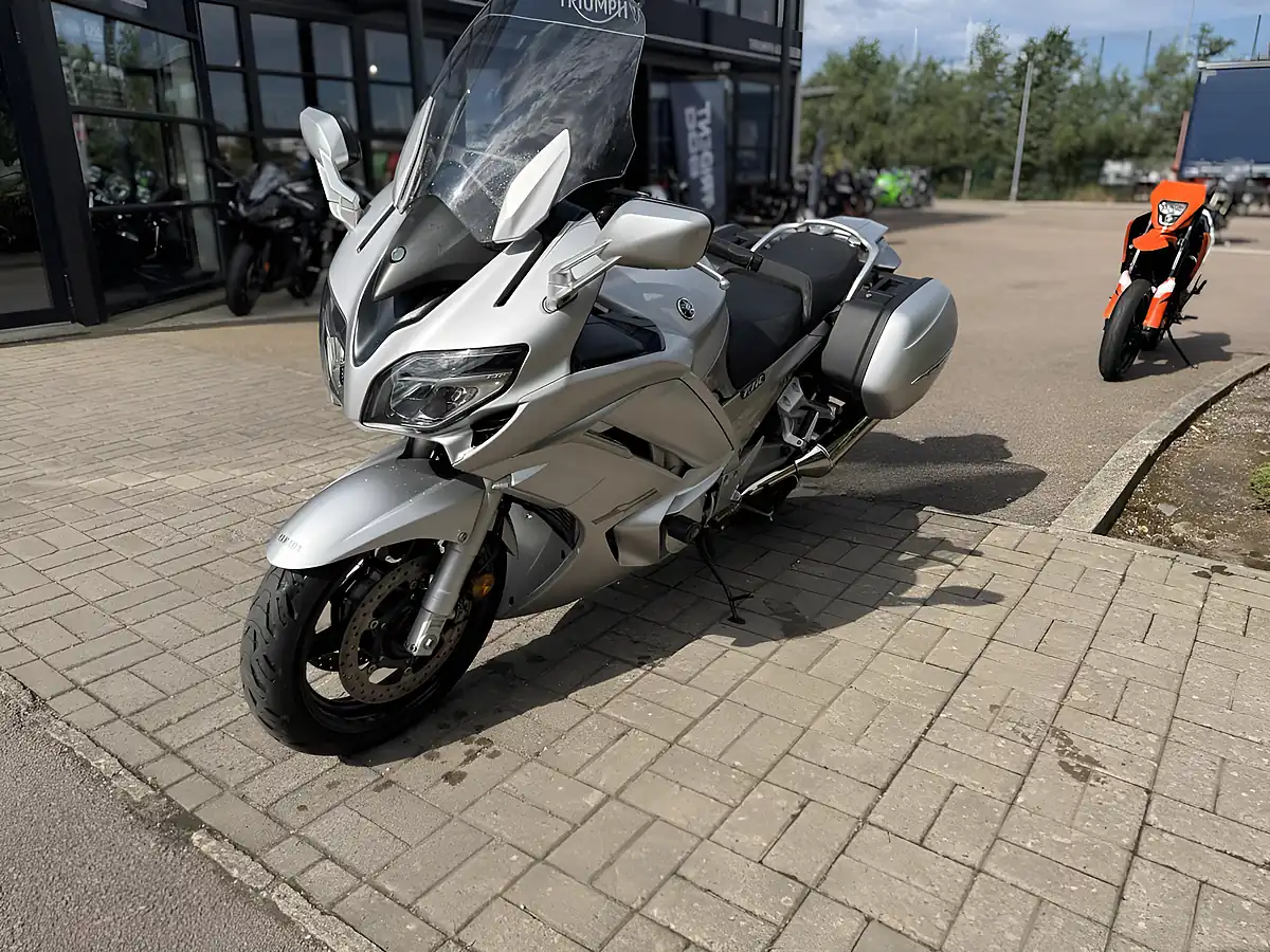 Used 2016 Yamaha FJR1300 a Silver - Interior and Exterior details 5