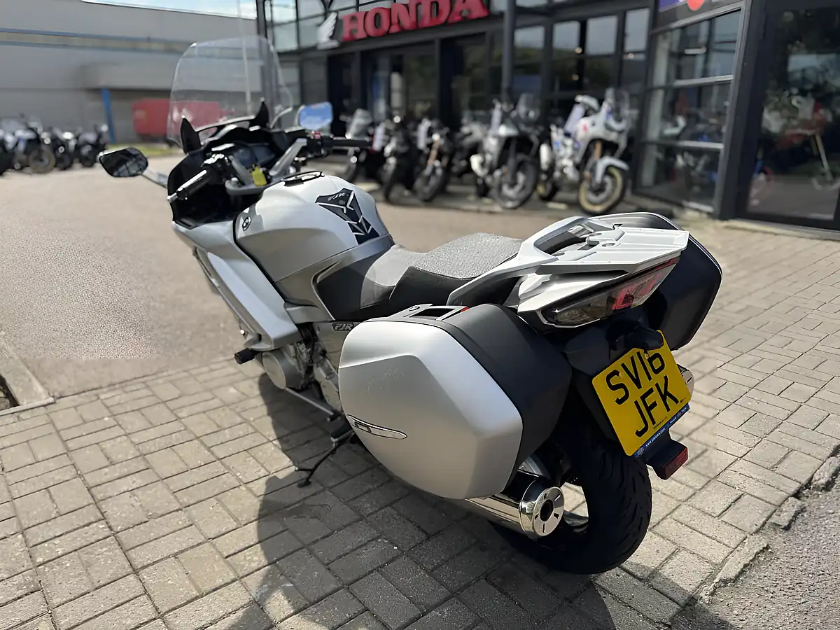 Used 2016 Yamaha FJR1300 a Silver - Interior and Exterior details 7