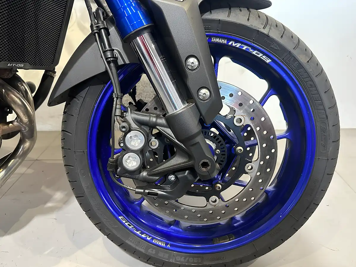 Used 2016 Yamaha MT-09 Blue and Silver Metallic - Interior and Exterior details 11