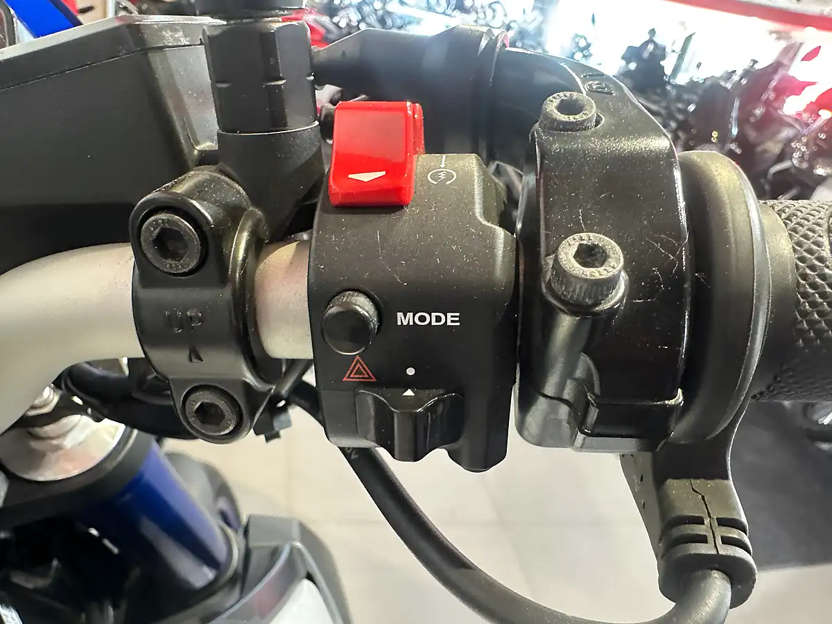 Used 2016 Yamaha MT-09 Blue and Silver Metallic - Interior and Exterior details 14