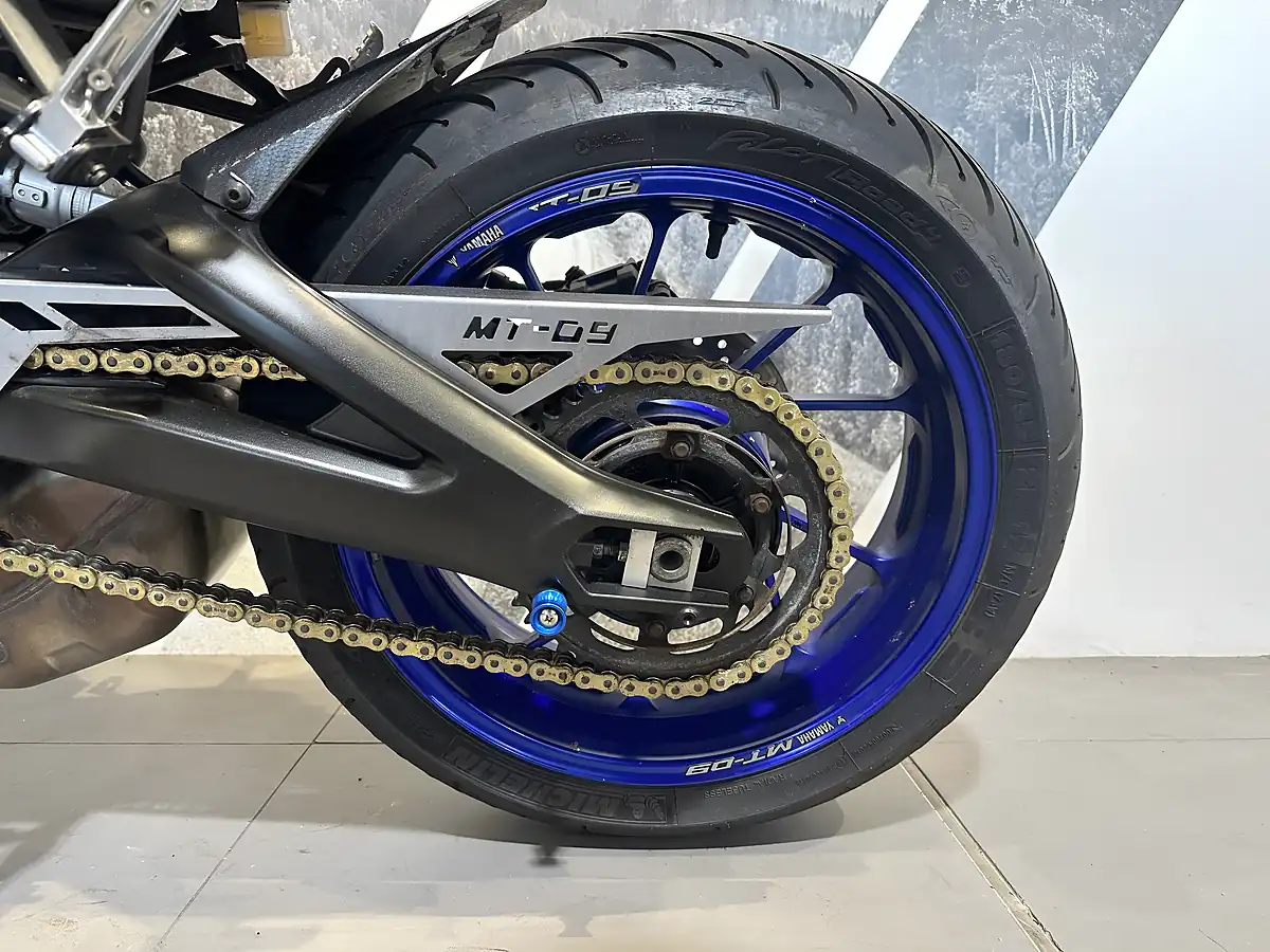 Used 2016 Yamaha MT-09 Blue and Silver Metallic - Interior and Exterior details 17