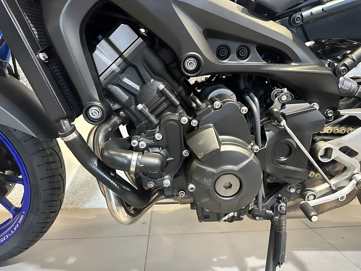 Used 2016 Yamaha MT-09 Blue and Silver Metallic - Interior and Exterior details 18