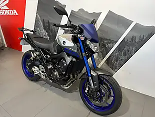 Used 2016 Yamaha MT-09 Blue and Silver Metallic - Interior and Exterior details 4