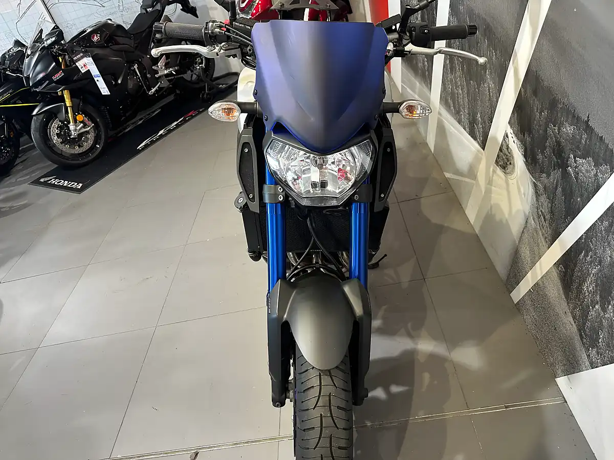 Used 2016 Yamaha MT-09 Blue and Silver Metallic - Interior and Exterior details 6