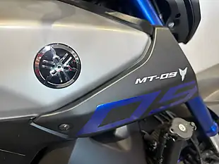 Used 2016 Yamaha MT-09 Blue and Silver Metallic - Interior and Exterior details 7