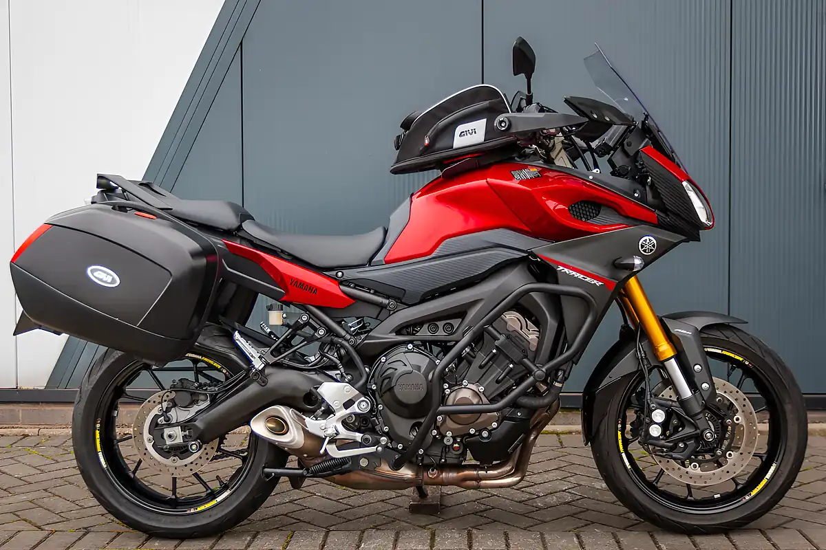 Used 2016 Yamaha MT-09 Tracer Red - Interior and Exterior details 4