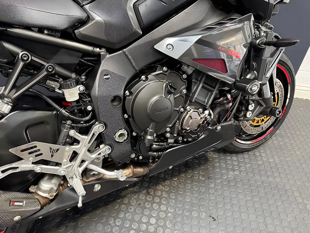 Used 2016 Yamaha MT-10 - Interior and Exterior details 10
