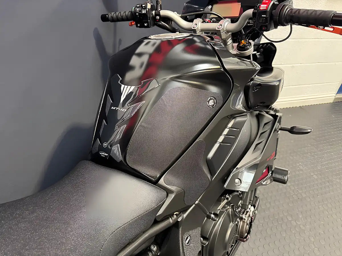 Used 2016 Yamaha MT-10 - Interior and Exterior details 12