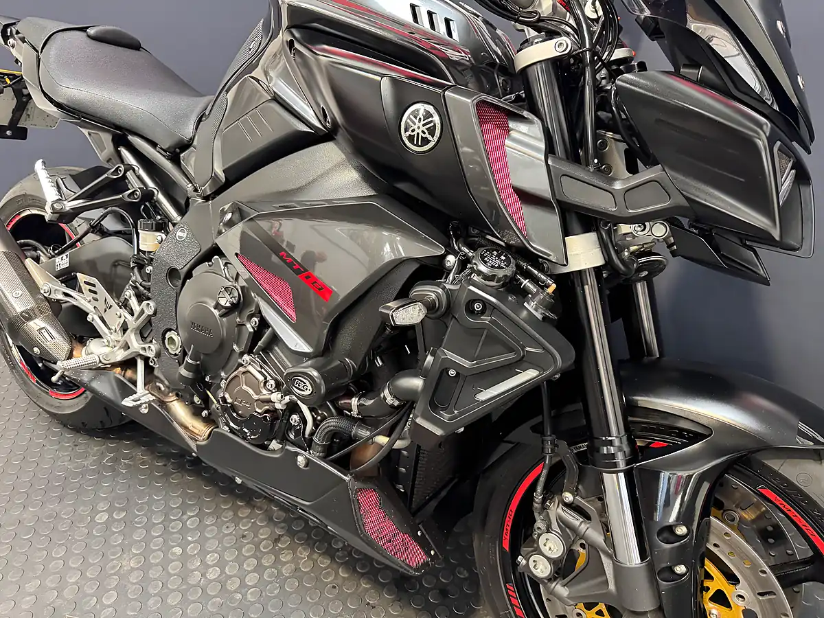 Used 2016 Yamaha MT-10 - Interior and Exterior details 9