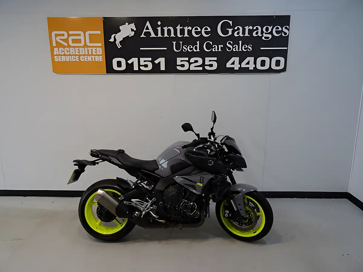Used 2016 Yamaha MT-10 MTN1000 Grey - Interior and Exterior details 10