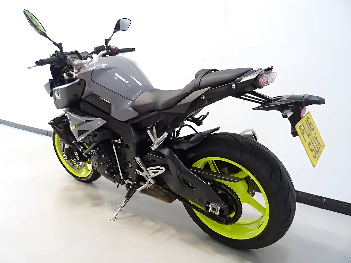 Used 2016 Yamaha MT-10 MTN1000 Grey - Interior and Exterior details 4