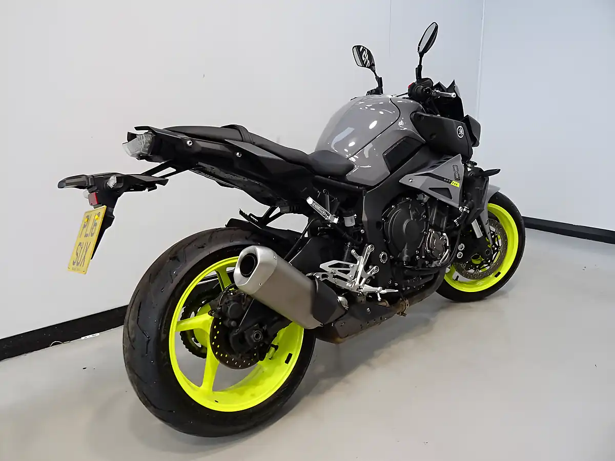 Used 2016 Yamaha MT-10 MTN1000 Grey - Interior and Exterior details 6