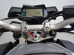 Used 2016 Yamaha MT-10 MTN1000 Grey - Interior and Exterior details 9