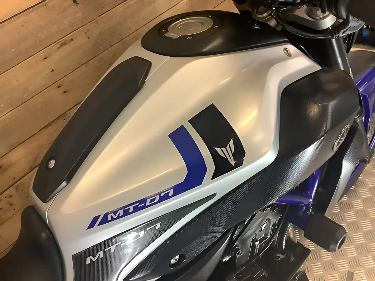 Used 2016 Yamaha Mt Abs Silver - Interior and Exterior details 12