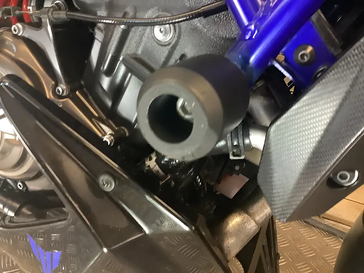 Used 2016 Yamaha Mt Abs Silver - Interior and Exterior details 13