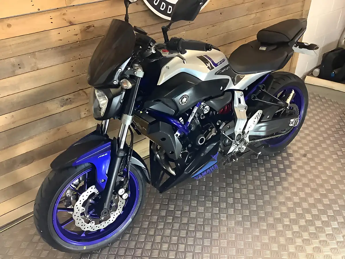 Used 2016 Yamaha Mt Abs Silver - Interior and Exterior details 3