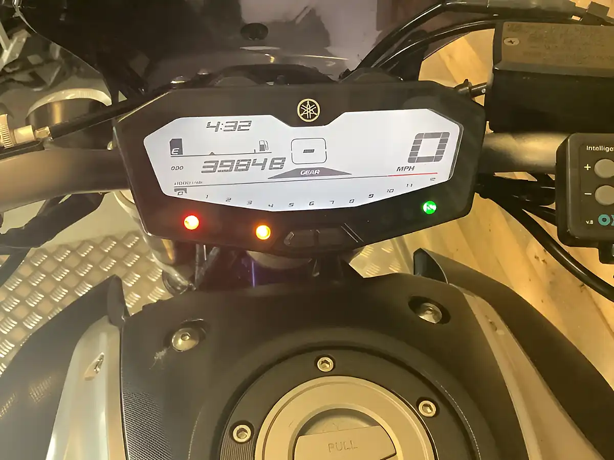 Used 2016 Yamaha Mt Abs Silver - Interior and Exterior details 8