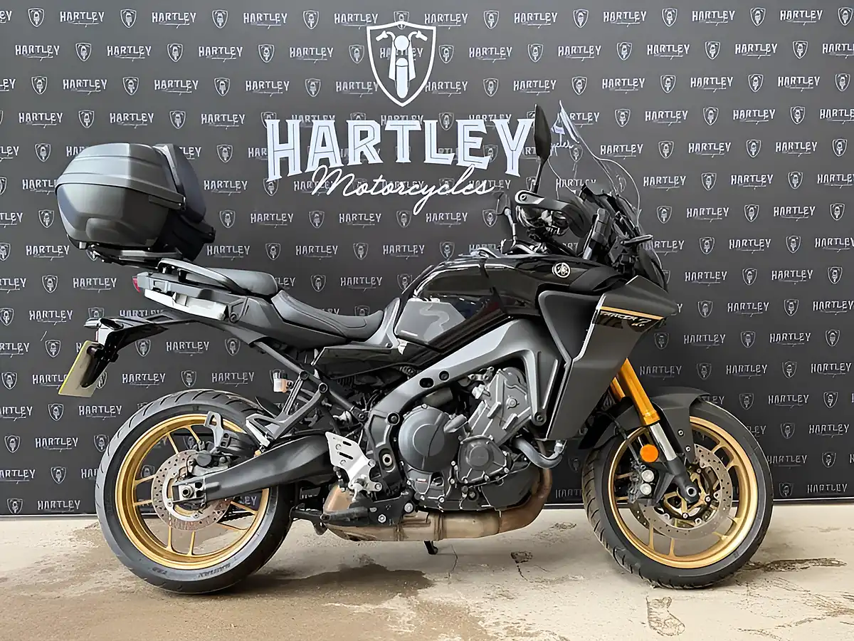 Used 2016 Yamaha R1 R1M Silver - Interior and Exterior details 9