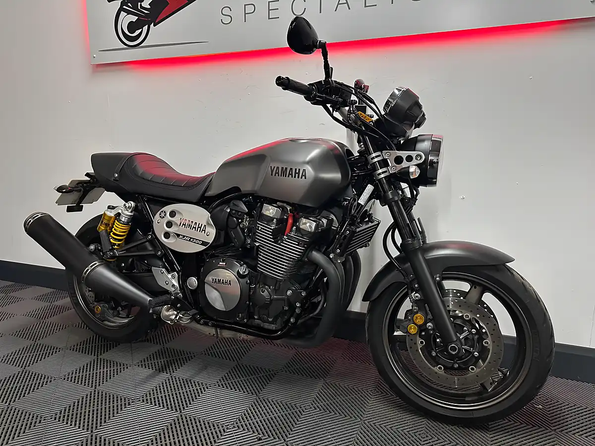 Used 2016 Yamaha XJR1300 Grey - Interior and Exterior details 5