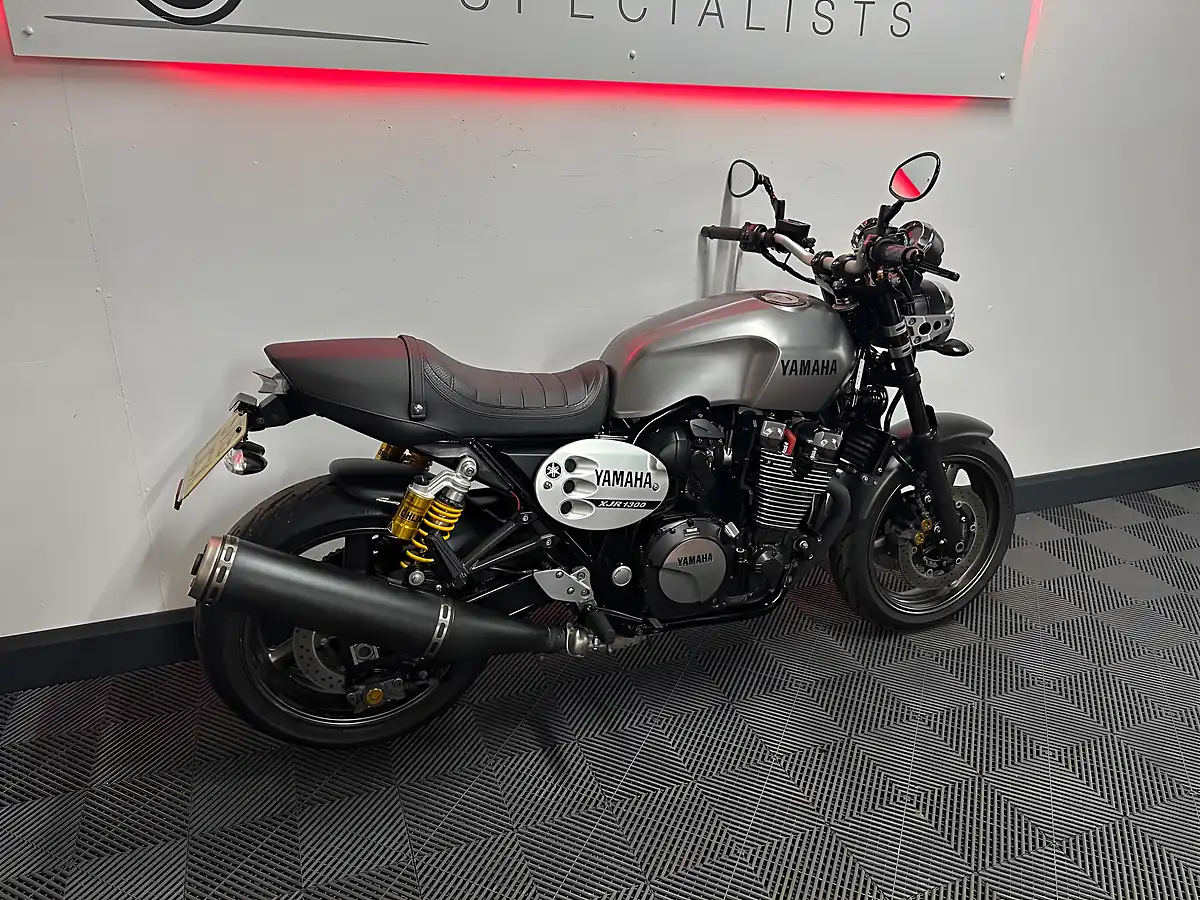 Used 2016 Yamaha XJR1300 Grey - Interior and Exterior details 6