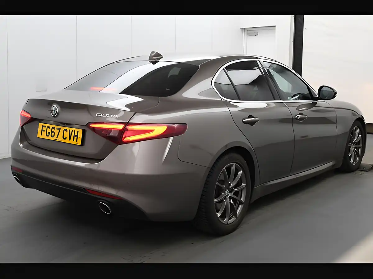 Used 2017 Alfa Romeo Giulia Tecnica Beige - Interior and Exterior details 10
