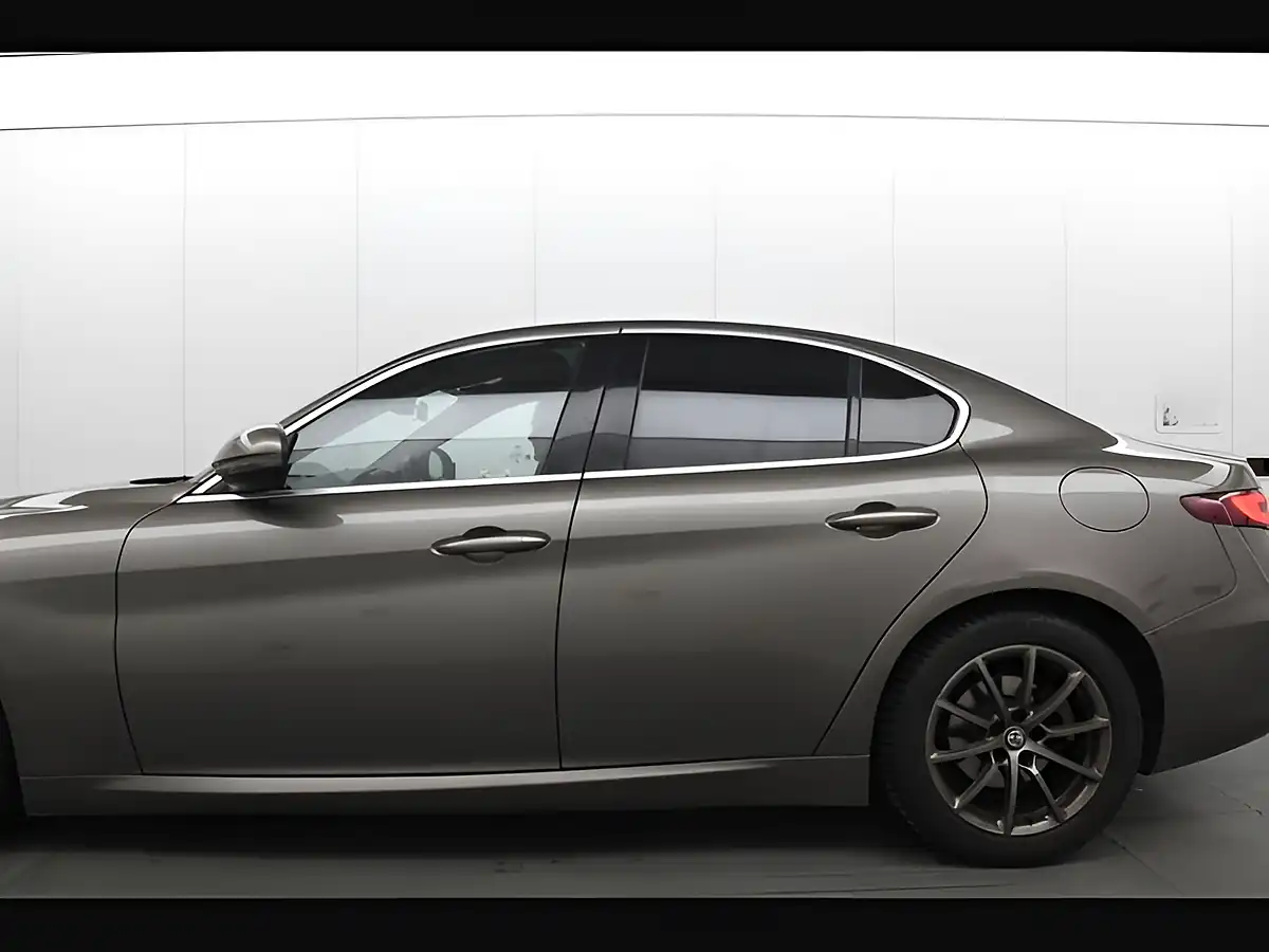 Used 2017 Alfa Romeo Giulia Tecnica Beige - Interior and Exterior details 4