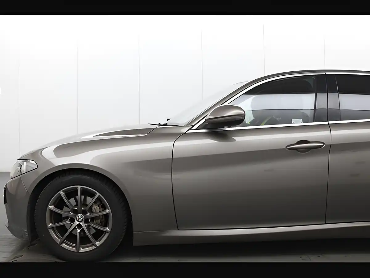 Used 2017 Alfa Romeo Giulia Tecnica Beige - Interior and Exterior details 7