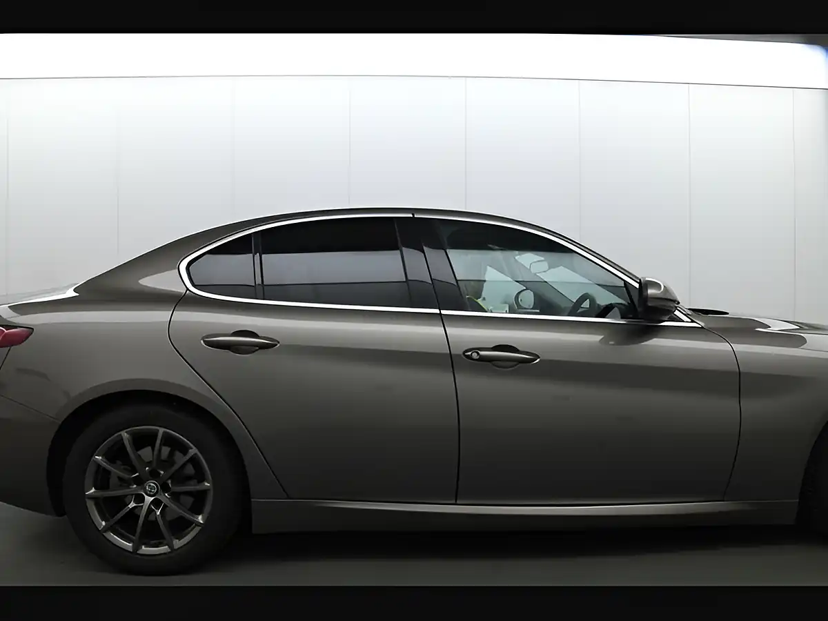 Used 2017 Alfa Romeo Giulia Tecnica Beige - Interior and Exterior details 9