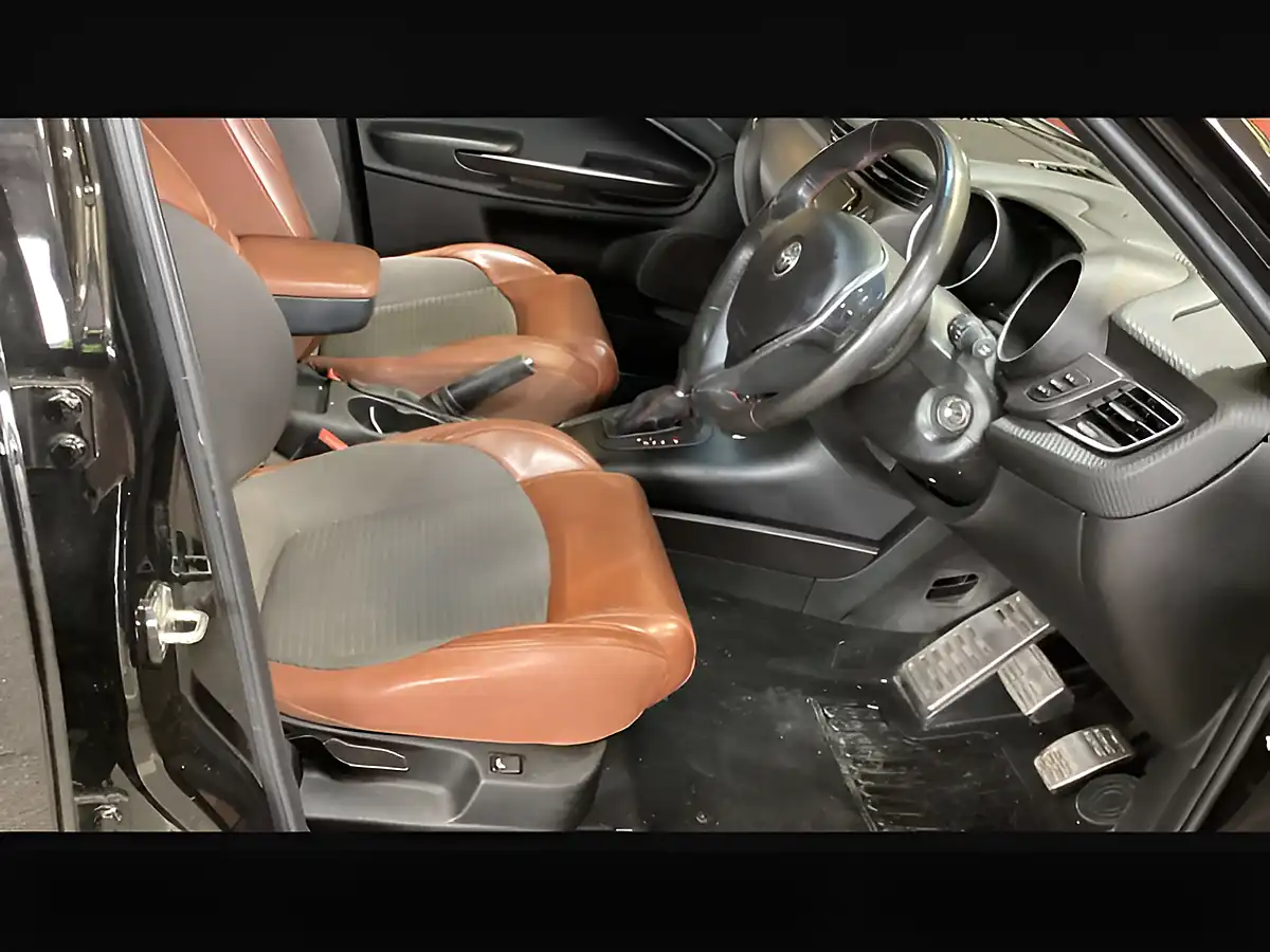 Used 2017 Alfa Romeo Giulietta Speciale Alfa Black - Interior and Exterior details 10