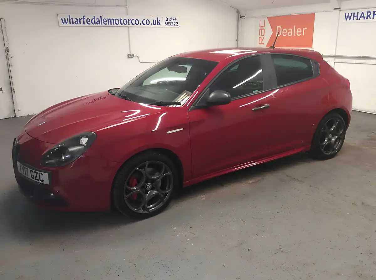 Used 2017 Alfa Romeo Giulietta Speciale Red - Front View