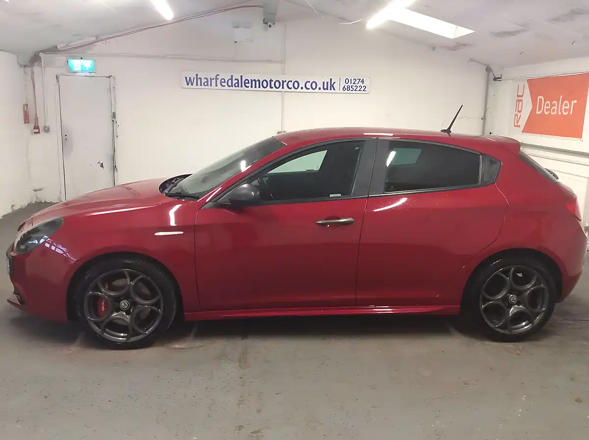 Used 2017 Alfa Romeo Giulietta Speciale Red - Interior and Exterior details 3