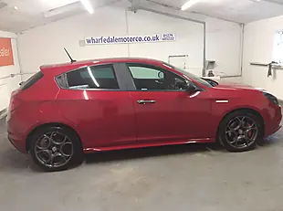 Used 2017 Alfa Romeo Giulietta Speciale Red - Interior and Exterior details 4