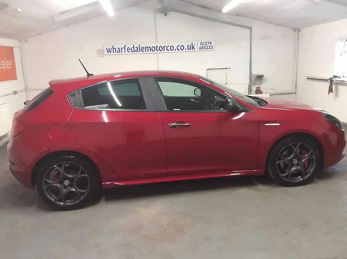 Used 2017 Alfa Romeo Giulietta Speciale Red - Interior and Exterior details 4