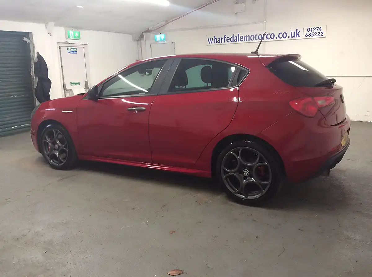Used 2017 Alfa Romeo Giulietta Speciale Red - Interior and Exterior details 7