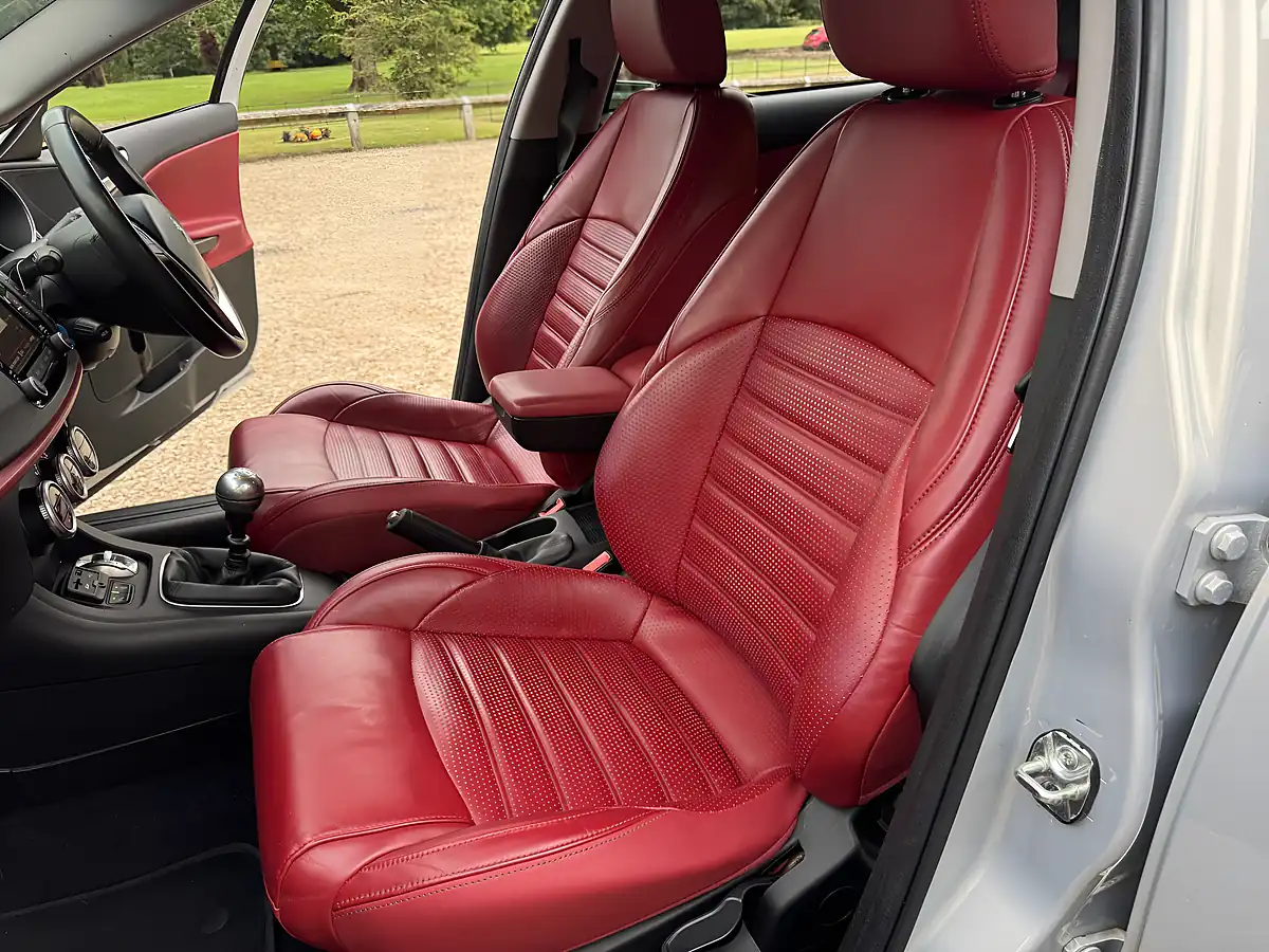 Used 2017 Alfa Romeo Giulietta Super Limited Edition Silver - Interior and Exterior details 13