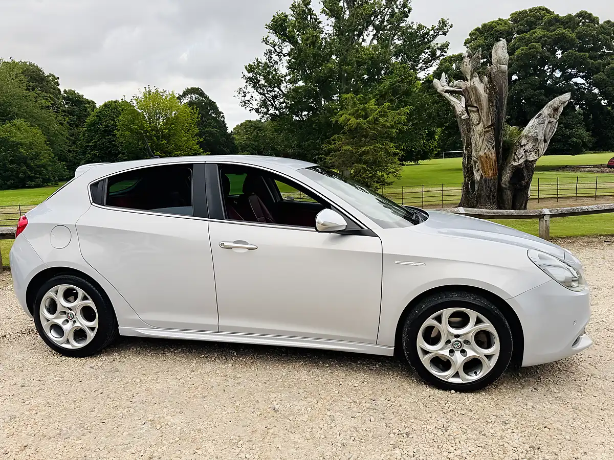 Used 2017 Alfa Romeo Giulietta Super Limited Edition Silver - Interior and Exterior details 9