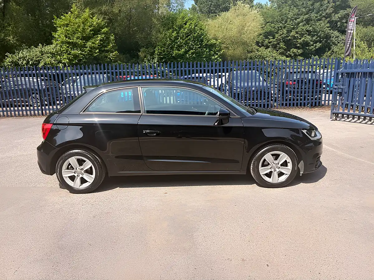 Used 2017 Audi A1 Se Black - Interior and Exterior details 10