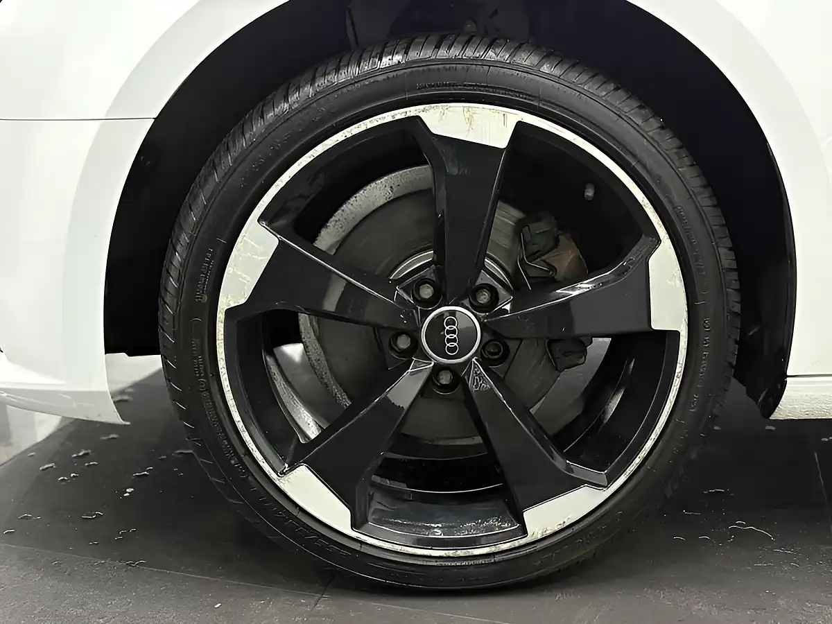 Used 2017 Audi A4 Sport White - Interior and Exterior details 10