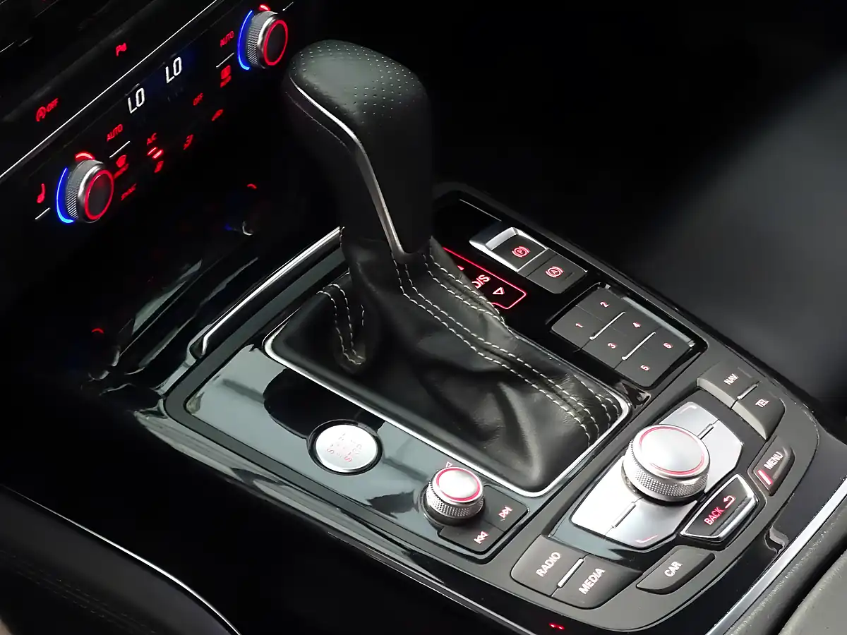 Used 2017 Audi A6 Avant Black Edition Daytona Grey Pearl Effect - Interior and Exterior details 19