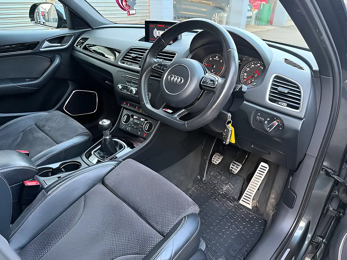 Used 2017 Audi Q3 Black Edition Green - Interior and Exterior details 19