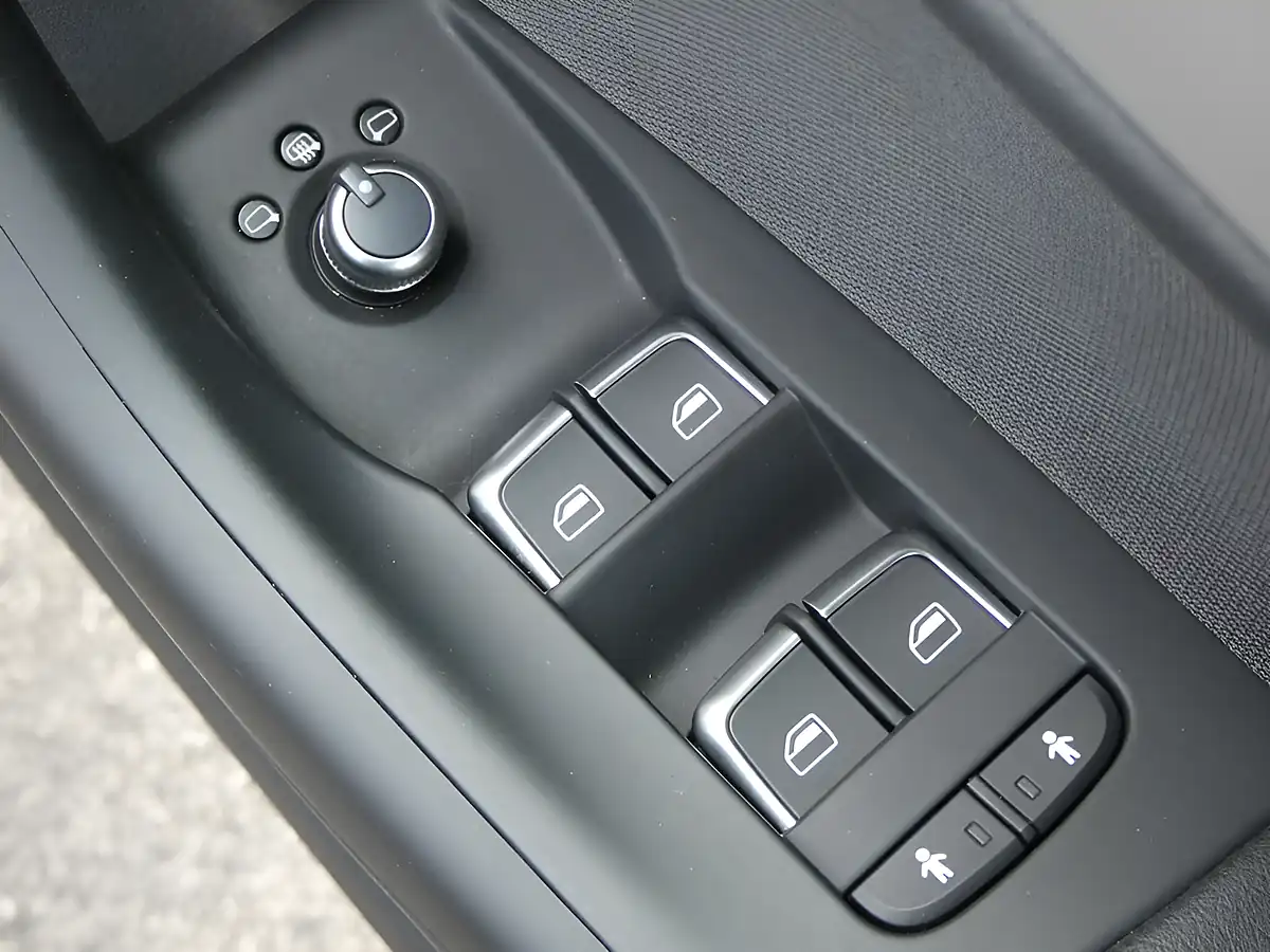 Used 2017 Audi Q3 Sport Mythos Black Metallic - Interior and Exterior details 16