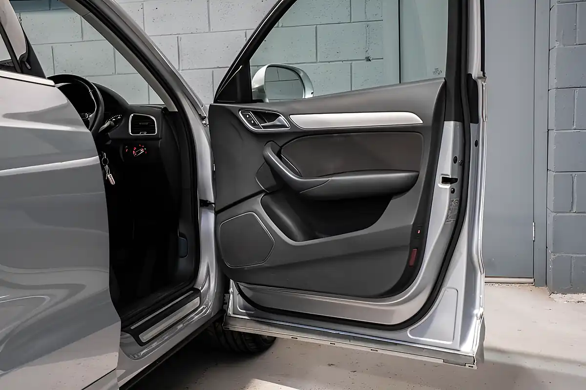 Used 2017 Audi Q3 Sport Silver - Interior and Exterior details 8
