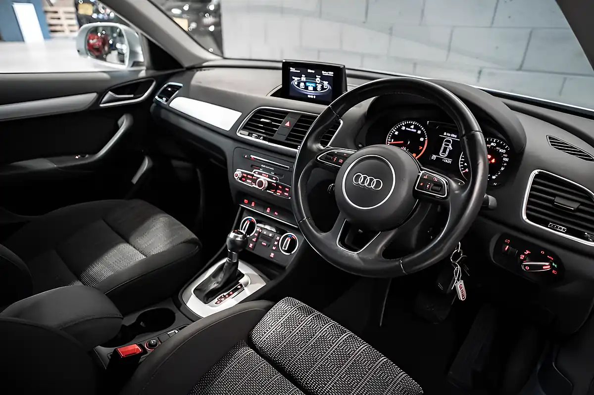 Used 2017 Audi Q3 Sport Silver - Interior and Exterior details 9