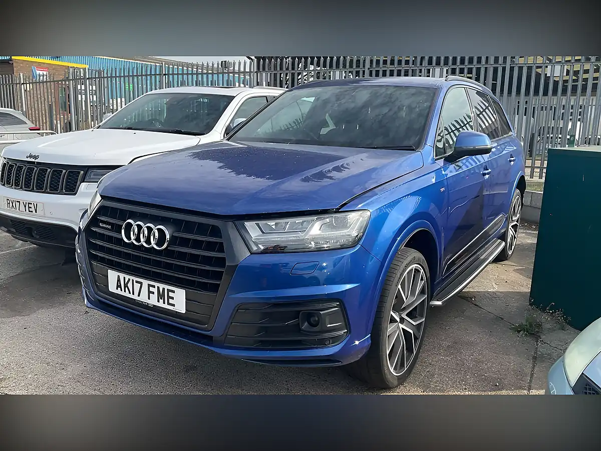 Used 2017 Audi Q7 S Line Blue - Interior and Exterior details 2
