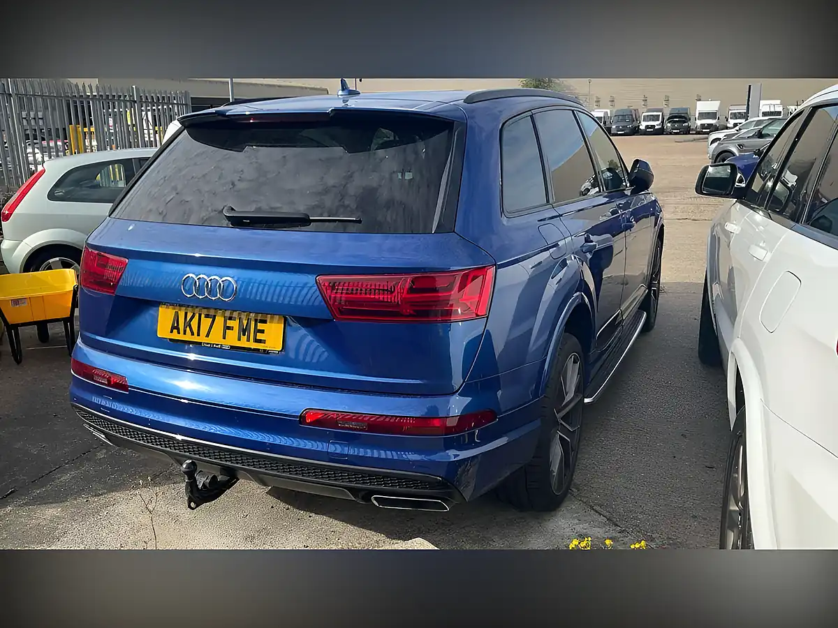 Used 2017 Audi Q7 S Line Blue - Interior and Exterior details 4
