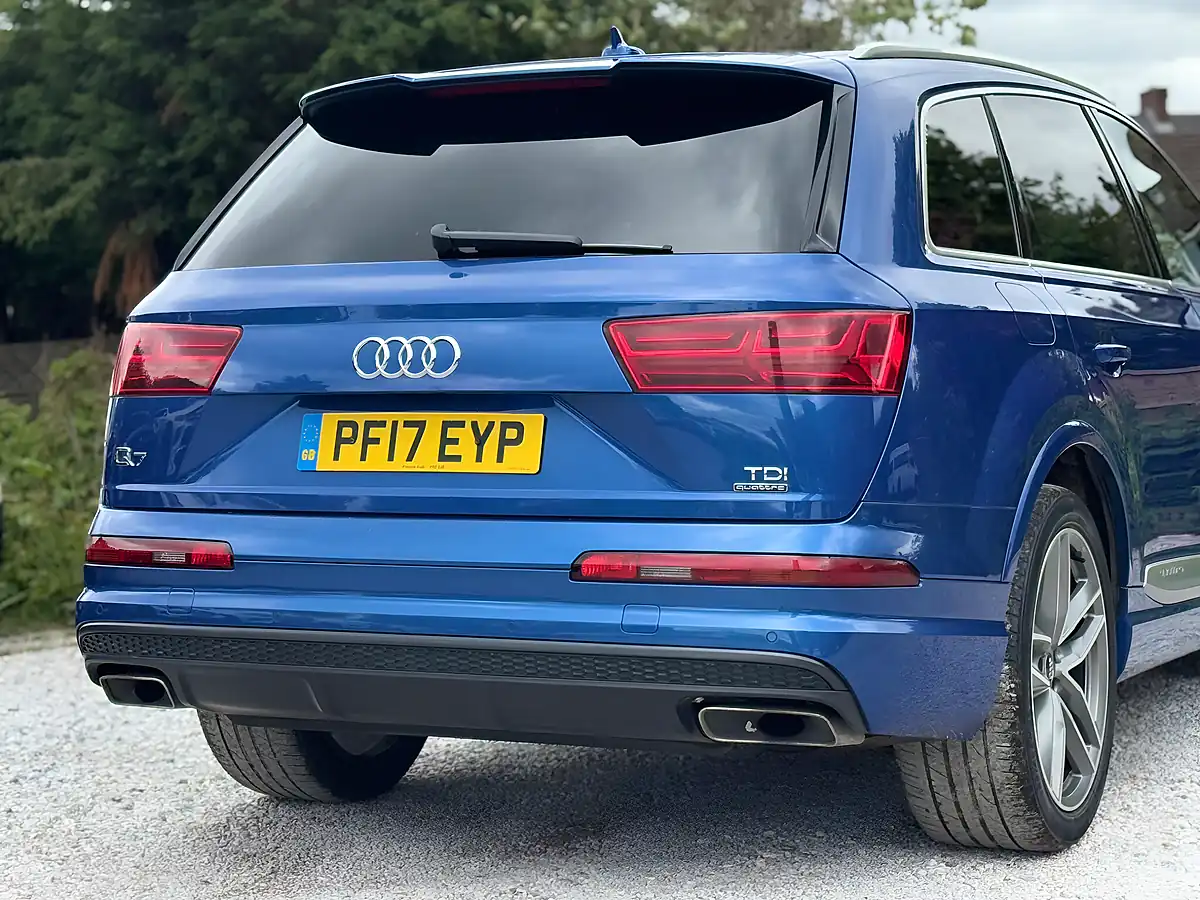 Used 2017 Audi Q7 S Line Blue - Interior and Exterior details 10