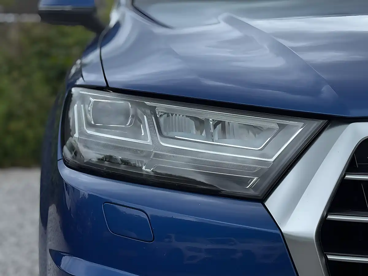 Used 2017 Audi Q7 S Line Blue - Interior and Exterior details 18